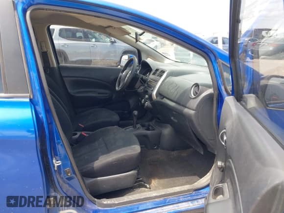 ✅ 2014 Nissan Note S • VIN: 3N1CE2CP9EL395313 • Lot: 42229418. Wystawiony na IAAI z przebiegiem 159 076 mil. Bezpłatny archiwum sprzedaży aukcyjnych z USA i szczegółowy raport historii pojazdu na DreamBid. Zdjęcie 5.