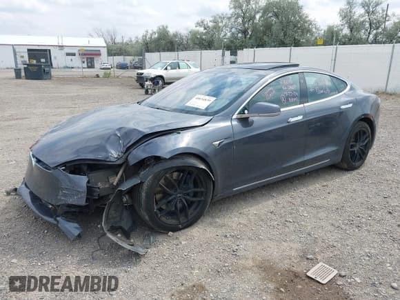 ✅ 2019 Tesla Model S 75D • VIN: 5YJSA1E22KF300407 • Lot: 40034839. Listed on IAAI with 59,178 mi. Free auction sales archive from the USA and detailed vehicle history report at DreamBid. Image 16.