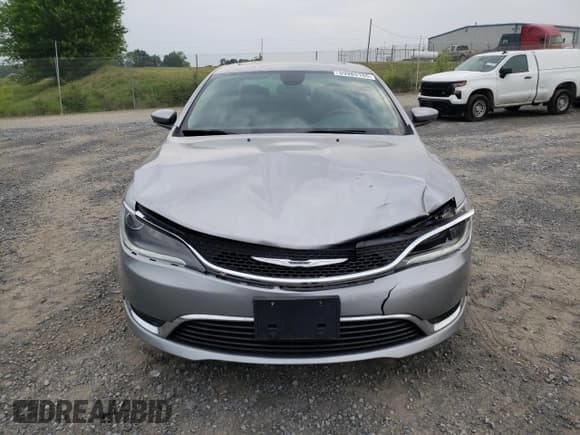 ✅ 2015 Chrysler 200 Limited • VIN: 1C3CCCAB9FN700895 • Lot: 59985165. Listed on Copart with 146,753 mi. Free auction sales archive from the USA and detailed vehicle history report at DreamBid. Image 5.