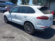 ✅ 2017 Porsche Cayenne • VIN: WP1AA2A28HKA86282 • Lot: 42853987. Wystawiony na IAAI z przebiegiem 75 532 mil. Bezpłatny archiwum sprzedaży aukcyjnych z USA i szczegółowy raport historii pojazdu na DreamBid. Zdjęcie 3.