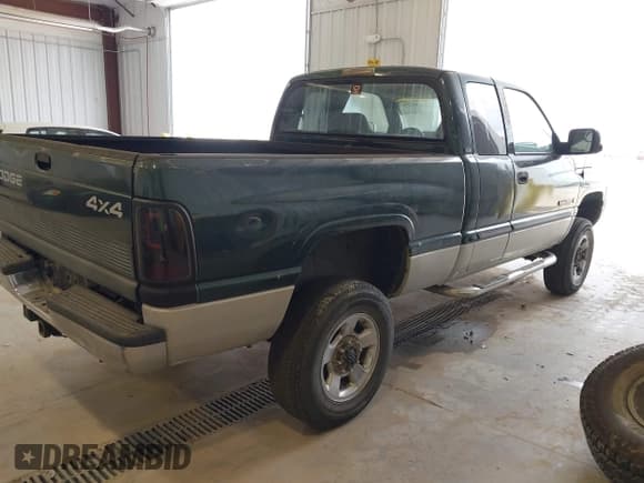 ✅ 2000 Dodge 2500 • VIN: 3B7KF23Z1YG140708 • Lot: 42725174. Listed on IAAI with 219,336 mi. Free auction sales archive from the USA and detailed vehicle history report at DreamBid. Image 4.