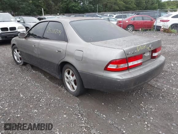 ✅ 2001 Lexus ES 300 • VIN: JT8BF28G410314822 • Lot: 43022603. Wystawiony na IAAI z przebiegiem Nie podano. Bezpłatny archiwum sprzedaży aukcyjnych z USA i szczegółowy raport historii pojazdu na DreamBid. Zdjęcie 3.