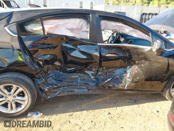 ✅ 2019 Chevrolet Cruze LT • VIN: 3G1BE6SM5KS569038 • Лот: 43184515. Опубликован ранее на IAAI с пробегом 221 851 миль. Бесплатный доступ к архиву аукционных продаж из США и подробный отчёт об истории автомобиля на DreamBid. Изображение 6.