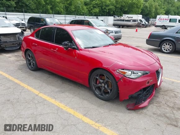 ✅ 2018 Alfa Romeo Giulia Ti Sport • VIN: ZARFAEEN1J7567230 • Lot: 42557668. Listed on IAAI with 54,363 mi. Free auction sales archive from the USA and detailed vehicle history report at DreamBid. Image 1.