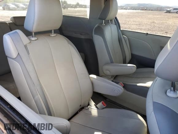 ✅ 2012 Toyota Sienna XLE • VIN: 5TDYK3DC5CS241833 • Lot: 87061515. Listed on Copart with 211,342 mi. Free auction sales archive from the USA and detailed vehicle history report at DreamBid. Image 11.