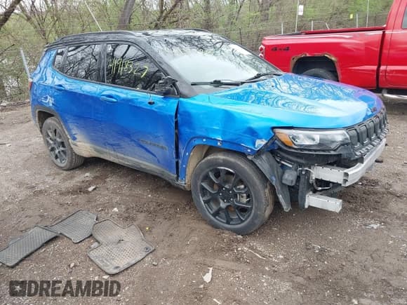 ✅ 2022 Jeep Compass Latitude • VIN: 3C4NJCBB9NT172153 • Lot: 41918327. Listed on IAAI with 95,504 mi. Free auction sales archive from the USA and detailed vehicle history report at DreamBid. Image 1.