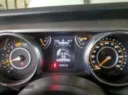 ✅ 2023 Jeep Wrangler Sport • VIN: 1C4HJXDGXPW697782 • Lot: 46709525. Wystawiony na Copart z przebiegiem 16 147 mil. Bezpłatny archiwum sprzedaży aukcyjnych z USA i szczegółowy raport historii pojazdu na DreamBid. Zdjęcie 9.