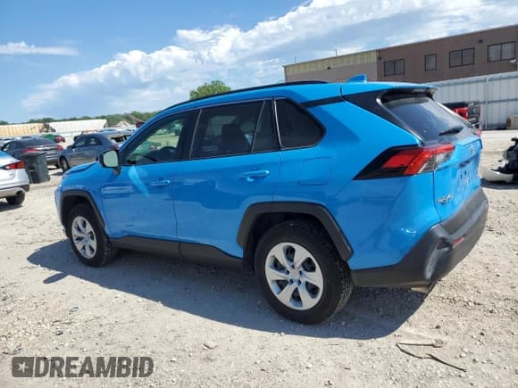 ✅ 2020 Toyota RAV4 LE • VIN: JTMF1RFV0LD067595 • Лот: 57526815. Опубликован ранее на Copart с пробегом 52 166 миль. Бесплатный доступ к архиву аукционных продаж из США и подробный отчёт об истории автомобиля на DreamBid. Изображение 2.