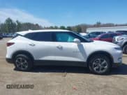 ✅ 2023 Chevrolet Blazer LT • VIN: 3GNKBHR4XPS220814 • Лот: 42101679. Опубликован ранее на IAAI с пробегом 17 557 миль. Бесплатный доступ к архиву аукционных продаж из США и подробный отчёт об истории автомобиля на DreamBid. Изображение 13.