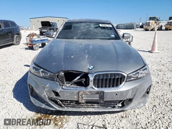 ✅ 2023 BMW 3 Series 330i • VIN: 3MW69FF06P8D73549 • Lot: 92307135. Wystawiony na Copart z przebiegiem 23 874 mil. Bezpłatny archiwum sprzedaży aukcyjnych z USA i szczegółowy raport historii pojazdu na DreamBid. Zdjęcie 5.