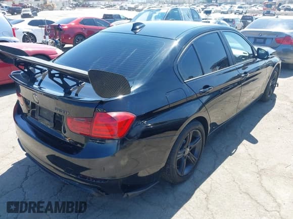 ✅ 2015 BMW 3 Series 328i • VIN: WBA3C1C5XFP852225 • Lot: 43235068. Listed on IAAI with 81,477 mi. Free auction sales archive from the USA and detailed vehicle history report at DreamBid. Image 4.
