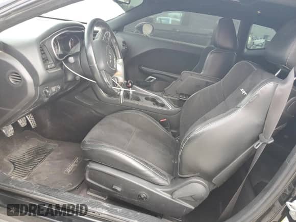 2016 Dodge Challenger SRT 392 с VIN 2C3CDZDJXGH331929, выставлен на аукционе Copart как лот 81610275 с пробегом 64 882 миль миль и Списание • Salvage title. История ставок и продаж доступна на DreamBid. Изображение 7.