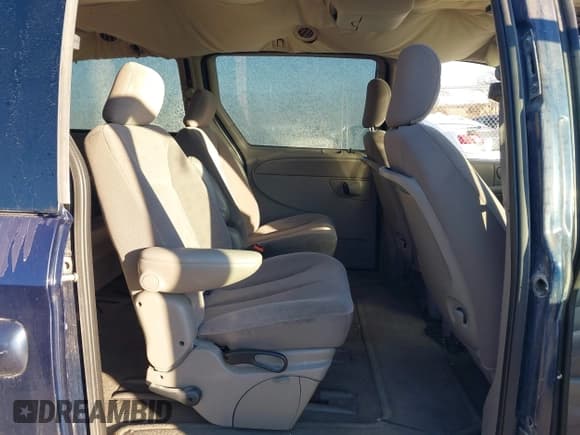 ✅ 2003 Dodge Caravan Sport • VIN: 2D4GP44R83R283111 • Lot: 43645743. Wystawiony na IAAI z przebiegiem 168 086 mil. Bezpłatny archiwum sprzedaży aukcyjnych z USA i szczegółowy raport historii pojazdu na DreamBid. Zdjęcie 8.