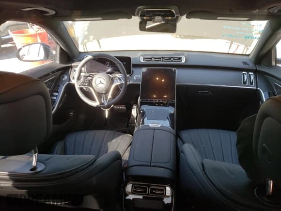 ✅ 2022 Mercedes-Benz S 500 • VIN: W1K6G6DB6NA086572 • Lot: 67462832. Wystawiony na Copart z przebiegiem 8 829 mil. Bezpłatny archiwum sprzedaży aukcyjnych z USA i szczegółowy raport historii pojazdu na DreamBid. Zdjęcie 8.