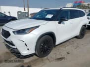 ✅ 2024 Toyota Highlander XLE • VIN: 5TDKDRAH9RS542102 • Лот: 43551204. Опубликован ранее на IAAI с пробегом 17 732 миль. Бесплатный доступ к архиву аукционных продаж из США и подробный отчёт об истории автомобиля на DreamBid. Изображение 2.