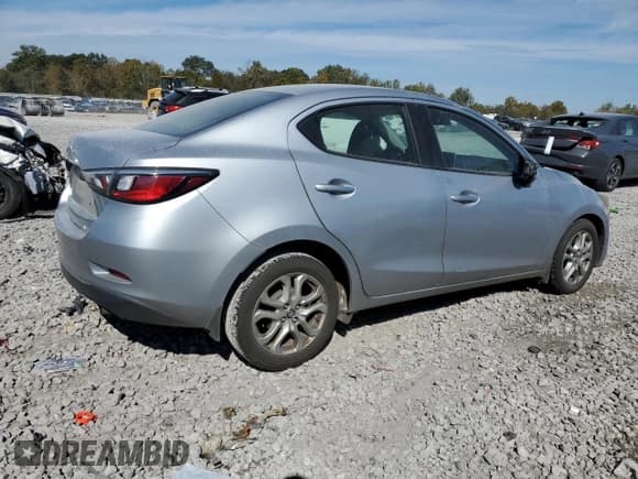 ✅ 2017 Toyota Yaris • VIN: 3MYDLBYV8HY152907 • Лот: 89903045. Опубликован ранее на Copart с пробегом 119 299 миль. Бесплатный доступ к архиву аукционных продаж из США и подробный отчёт об истории автомобиля на DreamBid. Изображение 3.