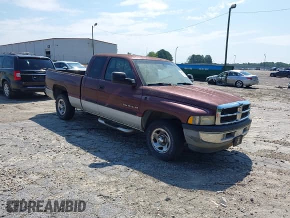 ✅ 2001 Dodge 1500 • VIN: 3B7HC13Y01G759021 • Lot: 42882455. Listed on IAAI with 225,700 mi. Free auction sales archive from the USA and detailed vehicle history report at DreamBid. Image 1.