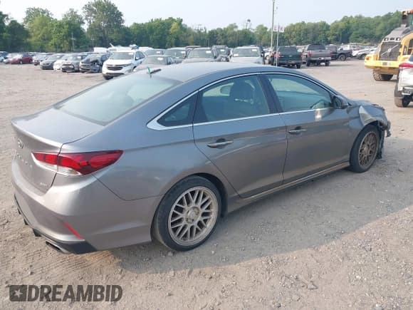 ✅ 2018 Hyundai Sonata SEL • VIN: 5NPE34AF2JH617590 • Лот: 42916700. Опубликован ранее на IAAI с пробегом 81 434 миль. Бесплатный доступ к архиву аукционных продаж из США и подробный отчёт об истории автомобиля на DreamBid. Изображение 4.