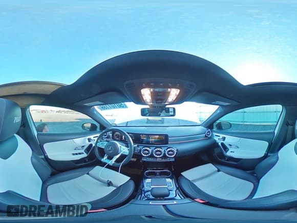 ✅ 2020 Mercedes-Benz A 35 AMG • VIN: W1K3G5BB5LJ217701 • Lot: 50101185. Wystawiony na Copart z przebiegiem 53 829 mil. Bezpłatny archiwum sprzedaży aukcyjnych z USA i szczegółowy raport historii pojazdu na DreamBid. Zdjęcie 13.