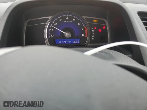 ✅ 2009 Acura CSX • VIN: 2HHFD565X9H200985 • Lot: 56405595. Wystawiony na Copart z przebiegiem 181 948 mil. Bezpłatny archiwum sprzedaży aukcyjnych z USA i szczegółowy raport historii pojazdu na DreamBid. Zdjęcie 9.