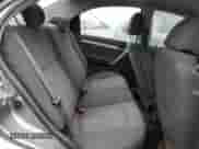 2011 Chevrolet Aveo 2LT z VIN KL1TG5DE0BB181322, wystawiony jako Copart lot #84526954 z przebiegiem 141 968 mil mil oraz Czysty tytuł • Clean title. Historia ofert i sprzedaży dostępna na DreamBid. Obrazek 10.