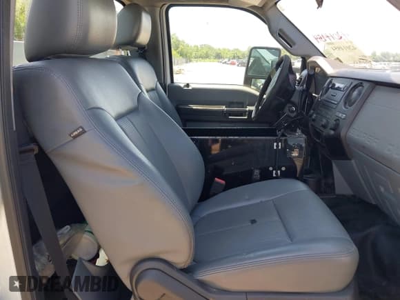 ✅ 2015 Ford F-250 • VIN: 1FDBF2BT9FEC28032 • Lot: 42014954. Listed on IAAI with 342,615 mi. Free auction sales archive from the USA and detailed vehicle history report at DreamBid. Image 8.