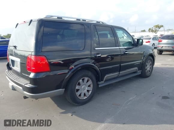 ✅ 2004 Lincoln Navigator Luxury • VIN: 5LMFU28R84LJ43403 • Lot: 43834710. Listed on IAAI with 133,583 mi. Free auction sales archive from the USA and detailed vehicle history report at DreamBid. Image 4.