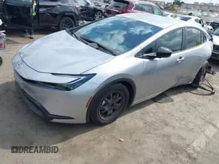 ✅ 2024 Toyota Prius LE • VIN: JTDACAAU0R3041551 • Лот: 43440033. Опубликован ранее на IAAI с пробегом 7 514 миль. Бесплатный доступ к архиву аукционных продаж из США и подробный отчёт об истории автомобиля на DreamBid. Изображение 2.