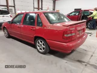 ✅ 1998 Volvo S70 • VIN: YV1LS5671W1546389 • Lot: 43669746. Wystawiony na IAAI z przebiegiem 210 451 mil. Bezpłatny archiwum sprzedaży aukcyjnych z USA i szczegółowy raport historii pojazdu na DreamBid. Zdjęcie 3.
