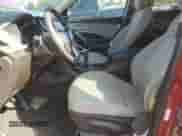 ✅ 2015 Hyundai Santa Fe • VIN: 5XYZTDLB9FG281964 • Lot: 85708895. Wystawiony na Copart z przebiegiem 46 974 mil. Bezpłatny archiwum sprzedaży aukcyjnych z USA i szczegółowy raport historii pojazdu na DreamBid. Zdjęcie 7.