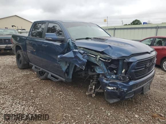 2023 Ram 1500 Laramie z VIN 1C6SRFJT3PN502290, wystawiony jako Copart lot #82061965 z przebiegiem 51 140 mil mil oraz Szkoda całkowita • Salvage title. Historia ofert i sprzedaży dostępna na DreamBid. Obrazek 4.
