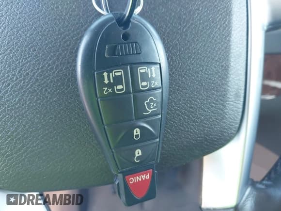 ✅ 2011 Chrysler Town & Country Touring • VIN: 2A4RR5DGXBR612470 • Лот: 43753860. Опубликован ранее на IAAI с пробегом 123 377 миль. Бесплатный доступ к архиву аукционных продаж из США и подробный отчёт об истории автомобиля на DreamBid. Изображение 11.