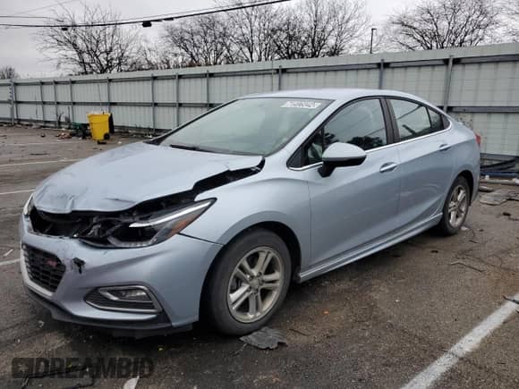 2017 Chevrolet Cruze LT z VIN 1G1BD5SMXH7143253, wystawiony jako Copart lot #71496342 z przebiegiem 85 287 mil mil oraz . Historia ofert i sprzedaży dostępna na DreamBid. Obrazek 1.