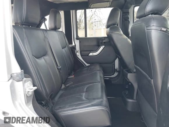 ✅ 2018 Jeep Wrangler Unlimited Rubicon Recon • VIN: 1C4HJWFG9JL840446 • Lot: 41804678. Listed on IAAI with 133,633 mi. Free auction sales archive from the USA and detailed vehicle history report at DreamBid. Image 8.