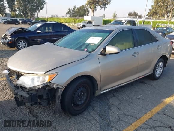 ✅ 2014 Toyota Camry LE • VIN: 4T4BF1FK9ER396565 • Lot: 43385972. Wystawiony na IAAI z przebiegiem 126 859 mil. Bezpłatny archiwum sprzedaży aukcyjnych z USA i szczegółowy raport historii pojazdu na DreamBid. Zdjęcie 2.