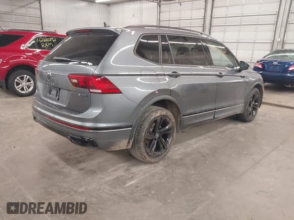 ✅ 2024 Volkswagen Tiguan SE R-Line Black • VIN: 3VV8B7AX8RM090818 • Lot: 42123399. Wystawiony na IAAI z przebiegiem 10 846 mil. Bezpłatny archiwum sprzedaży aukcyjnych z USA i szczegółowy raport historii pojazdu na DreamBid. Zdjęcie 4.