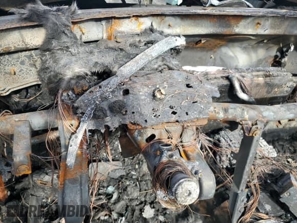 ✅ 2001 Mercedes-Benz CLK 320/430 • VIN: WDBLK70G11T082347 • Lot: 85513384. Wystawiony na Copart z przebiegiem Nie podano. Bezpłatny archiwum sprzedaży aukcyjnych z USA i szczegółowy raport historii pojazdu na DreamBid. Zdjęcie 9.