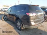 ✅ 2015 Chevrolet Traverse LT • VIN: 1GNKRHKD6FJ374121 • Lot: 43220608. Wystawiony na IAAI z przebiegiem Nie podano. Bezpłatny archiwum sprzedaży aukcyjnych z USA i szczegółowy raport historii pojazdu na DreamBid. Zdjęcie 3.