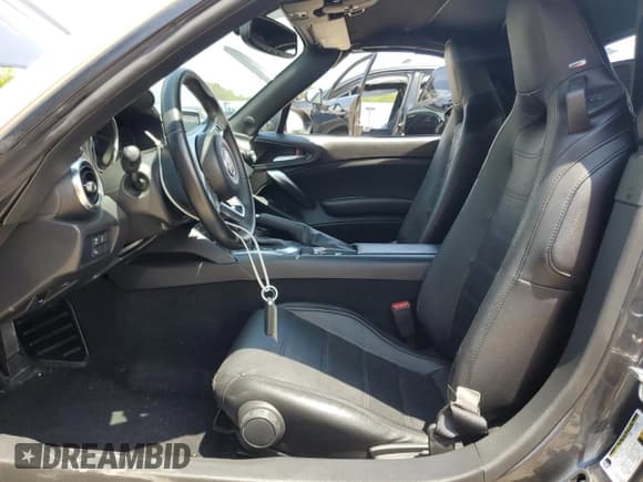 ✅ 2017 FIAT 124 Spider Elaborazione Abarth • VIN: JC1NFAEK2H0107385 • Лот: 52978564. Опубликован ранее на Copart с пробегом 66 452 миль. Бесплатный доступ к архиву аукционных продаж из США и подробный отчёт об истории автомобиля на DreamBid. Изображение 7.