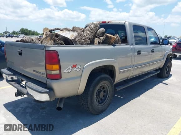 ✅ 2002 Chevrolet Silverado 2500HD LS • VIN: 1GCHK23122F204943 • Лот: 42446980. Опубликован ранее на IAAI с пробегом 261 756 миль. Бесплатный доступ к архиву аукционных продаж из США и подробный отчёт об истории автомобиля на DreamBid. Изображение 4.
