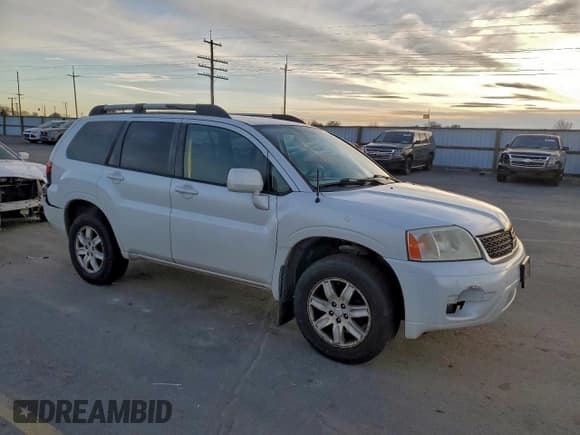 ✅ 2011 Mitsubishi Endeavor LS • VIN: 4A4JN2AS2BE030360 • Lot: 93986975. Listed on Copart with 212,898 mi. Free auction sales archive from the USA and detailed vehicle history report at DreamBid. Image 4.