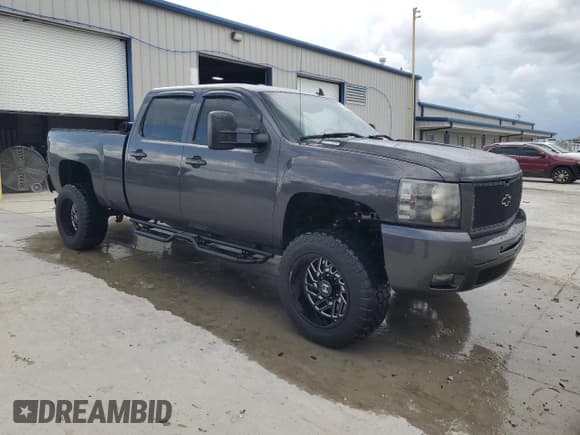 ✅ 2007 Chevrolet Silverado 2500HD 1LT • VIN: 1GCHK23657F557051 • Лот: 63984665. Опубликован ранее на Copart с пробегом Не указан. Бесплатный доступ к архиву аукционных продаж из США и подробный отчёт об истории автомобиля на DreamBid. Изображение 4.