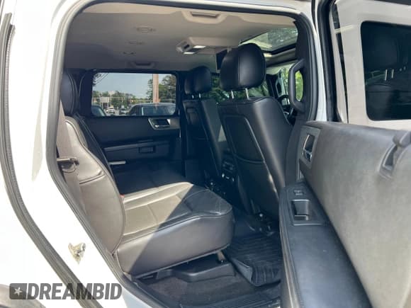 ✅ 2008 Hummer H2 SUV • VIN: 5GRGN238X8H101944 • Lot: 59618555. Wystawiony na Copart z przebiegiem 161 919 mil. Bezpłatny archiwum sprzedaży aukcyjnych z USA i szczegółowy raport historii pojazdu na DreamBid. Zdjęcie 6.