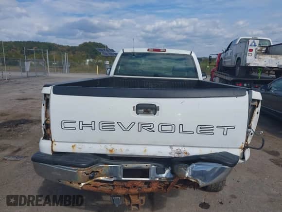 2003 Chevrolet Silverado 2500HD Work Truck с VIN 1GCHK24U63E114372, выставлен на аукционе IAAI как лот 43215704 с пробегом 326 621 миль миль и . История ставок и продаж доступна на DreamBid. Изображение 17.