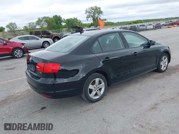 ✅ 2012 Volkswagen Jetta TDI w/Premium • VIN: 3VWLL7AJ1CM331270 • Lot: 42274766. Listed on IAAI with 103,102 mi. Free auction sales archive from the USA and detailed vehicle history report at DreamBid. Image 4.