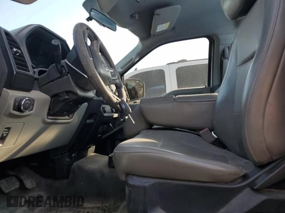 ✅ 2018 Ford F-150 XL • VIN: 1FTMF1CB2JKC54933 • Lot: 86312895. Listed on Copart with 230,041 mi. Free auction sales archive from the USA and detailed vehicle history report at DreamBid. Image 7.