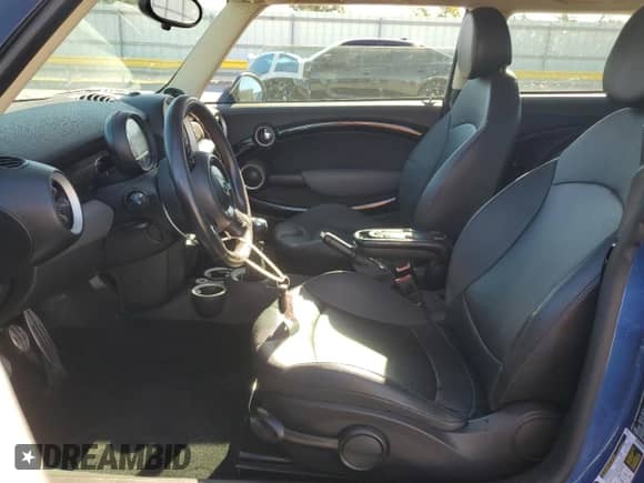 2012 MINI Hardtop S with VIN WMWSV3C50CTY27547, listed as a Copart auction lot 84396785 with 155,520 mi miles and Salvage title. Bid and sale history available at DreamBid. Image 7.