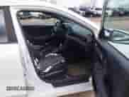 2019 Hyundai Veloster Premium z VIN KMHTG6AF8KU003038, wystawiony jako IAAI lot #41118865 z przebiegiem 65 014 mil mil oraz . Historia ofert i sprzedaży dostępna na DreamBid. Obrazek 5.