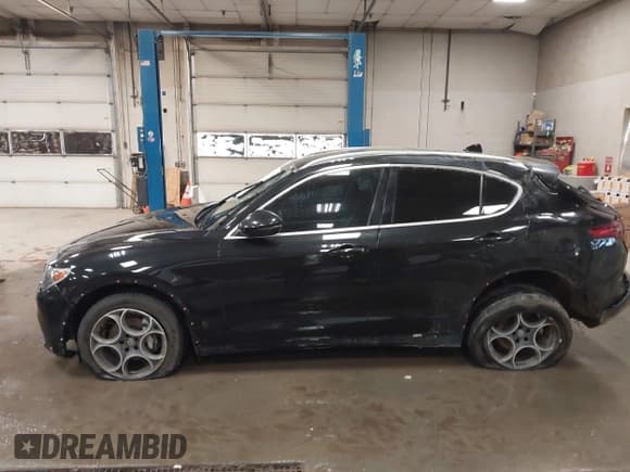 ✅ 2018 Alfa Romeo Stelvio Ti • VIN: ZASFAKBN0J7B96730 • Lot: 42814461. Wystawiony na IAAI z przebiegiem 113 009 mil. Bezpłatny archiwum sprzedaży aukcyjnych z USA i szczegółowy raport historii pojazdu na DreamBid. Zdjęcie 17.