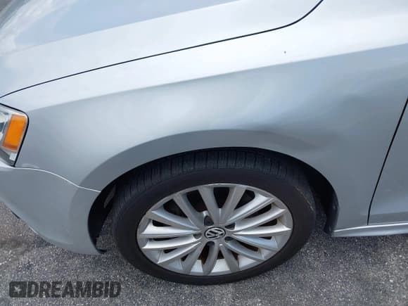 ✅ 2011 Volkswagen Jetta SEL • VIN: 3VWLX7AJ1BM352557 • Лот: 42569321. Опубликован ранее на IAAI с пробегом 130 321 миль. Бесплатный доступ к архиву аукционных продаж из США и подробный отчёт об истории автомобиля на DreamBid. Изображение 6.